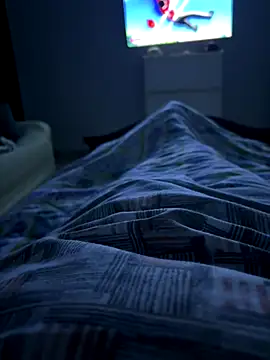 Snapshot of simeonehivd chatting on December 18, 10:49 pm simeonehivd online show from December 18, 10:49 pm