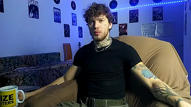 Huntall77 online show from December 17, 2:28 am