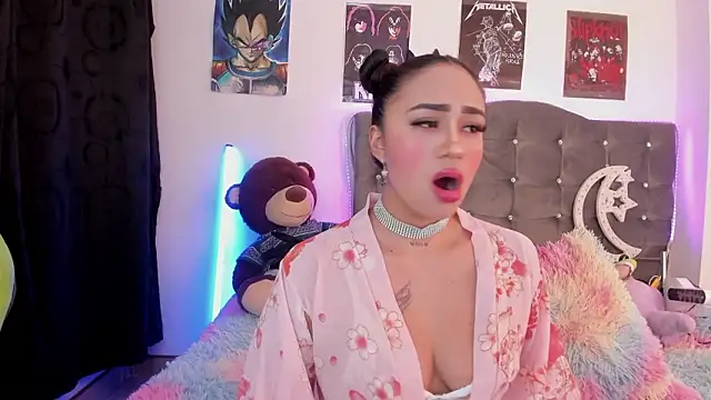 Snapshot of lunabritton1 chatting on January 12, 4:07 am lunabritton1 online show from January 12, 4:07 am