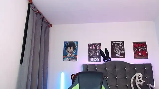 Snapshot of lunabritton1 chatting on February 11, 2:16 am lunabritton1 online show from February 11, 2:16 am