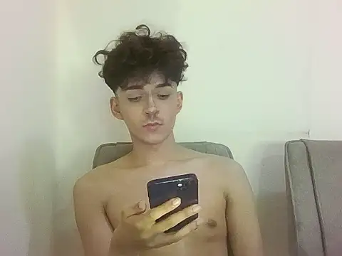 Snapshot of aallenbiju chatting on November 10, 10:58 am aallenbiju online show from November 10, 10:58 am