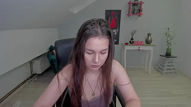 Snapshot of LouannaHart chatting on February 18, 4:52 am LouannaHart online show from February 18, 4:52 am