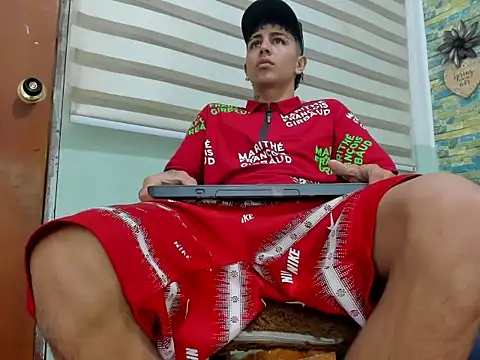 Snapshot of naughty_boy_Maicoll chatting on November 13, 11:20 am naughty boy Maicoll online show from November 13, 11:20 am