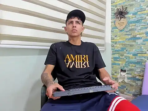 Snapshot of naughty_boy_Maicoll chatting on November 14, 11:31 am naughty boy Maicoll online show from November 14, 11:31 am