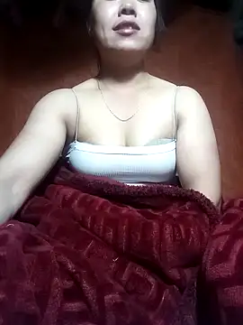 Snapshot of mi_ka_mi chatting on March 3, 1:39 pm mi ka mi online show from March 3, 1:39 pm