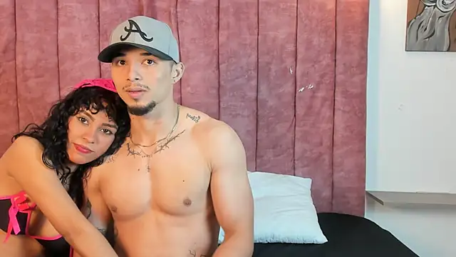 Max and Mia9 online show from November 10, 5:12 pm