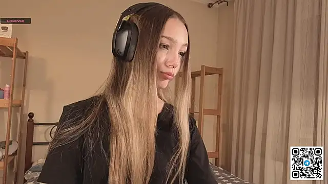 HoaPatton online show from December 2, 11:04 am