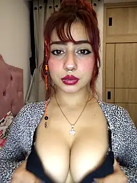 Sarah Lark- online show from December 4, 1:15 am