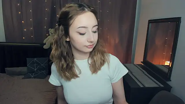 ReinaHenslin online show from November 19, 10:15 am