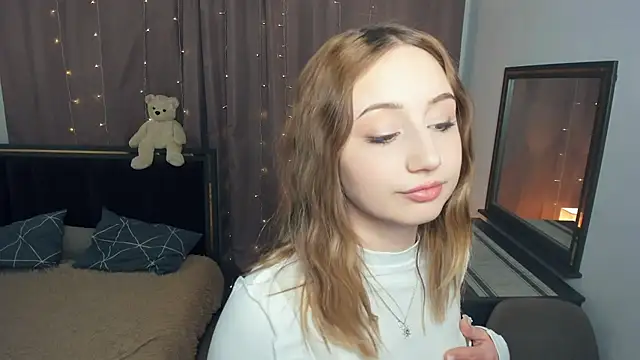 ReinaHenslin online show from November 20, 8:03 am