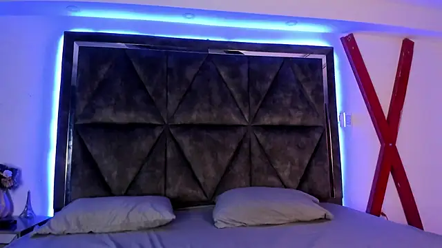 Snapshot of estebanperez_26 chatting on December 17, 12:11 pm estebanperez 26 online show from December 17, 12:11 pm