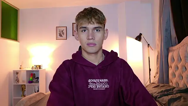 Snapshot of estebanperez_26 chatting on February 1, 1:15 am estebanperez 26 online show from February 1, 1:15 am