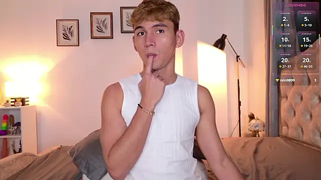 Snapshot of estebanperez_26 chatting on February 3, 2:53 am estebanperez 26 online show from February 3, 2:53 am