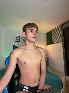 Snapshot of estebanperez_26 chatting on February 8, 3:10 am estebanperez 26 online show from February 8, 3:10 am