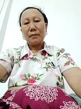 Snapshot of tomi-na chatting on November 19, 7:19 am tomi-na online show from November 19, 7:19 am