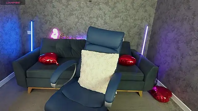 Snapshot of LadyChanelll chatting on February 24, 1:42 pm LadyChanelll online show from February 24, 1:42 pm