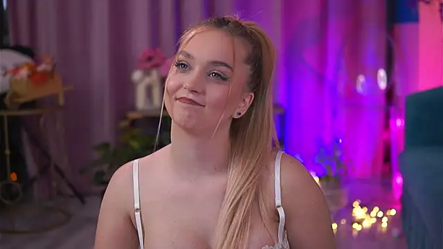 Snapshot of ElyssawetXX chatting on November 20, 7:24 pm ElyssawetXX online show from November 20, 7:24 pm