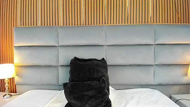 Lucy Vegas online show from April 6, 1:23 pm