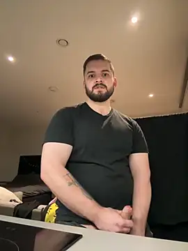 Snapshot of alexrofa chatting on November 25, 12:32 am alexrofa online show from November 25, 12:32 am