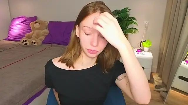 LilyPoetry  online show from December 20, 11:17 am