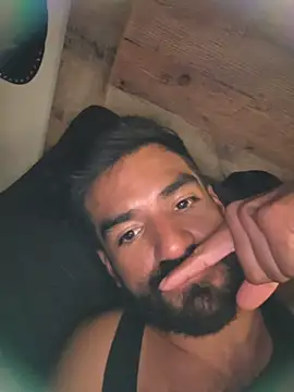 piggylatino online show from April 16, 8:42 pm