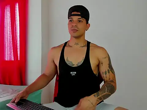 Zayn maxwell online show from February 6, 6:44 pm