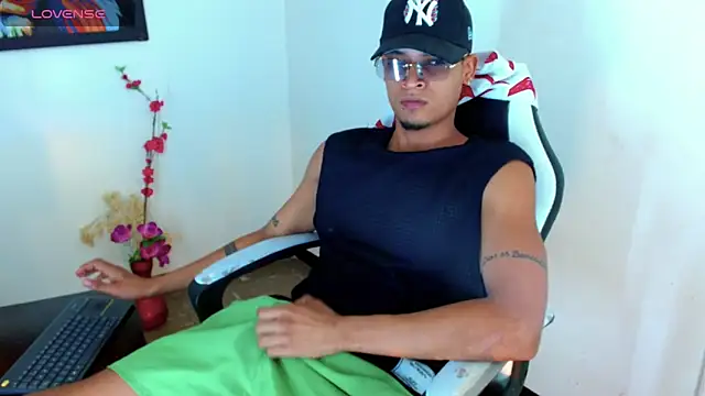 Snapshot of Isaacas_ chatting on November 12, 12:05 pm Isaacas online show from November 12, 12:05 pm