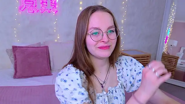 Snapshot of MadisonSmitt chatting on February 3, 5:16 am MadisonSmitt online show from February 3, 5:16 am