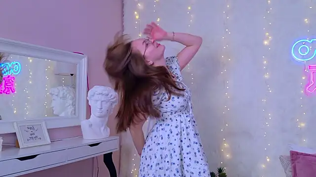 Snapshot of MadisonSmitt chatting on February 3, 6:22 am MadisonSmitt online show from February 3, 6:22 am