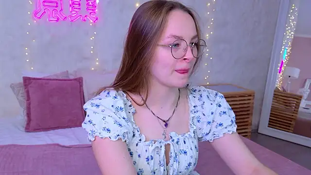 Snapshot of MadisonSmitt chatting on February 3, 6:51 am MadisonSmitt online show from February 3, 6:51 am