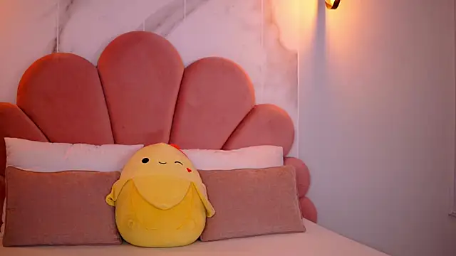 Scarlett Veyra online show from December 19, 7:04 am