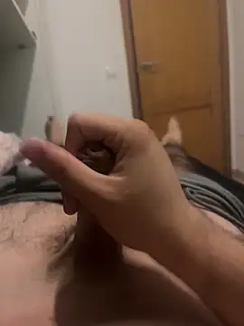 Snapshot of Yannick04 chatting on November 13, 1:48 am Yannick04 online show from November 13, 1:48 am