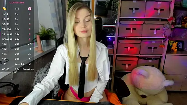 blondie lina online show from November 13, 12:15 pm