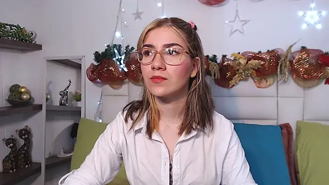 AriLumi online show from December 22, 7:33 pm