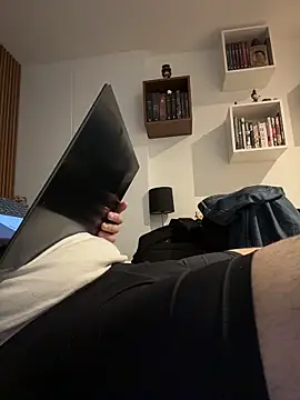 Manuelst11928 online show from November 14, 4:44 am