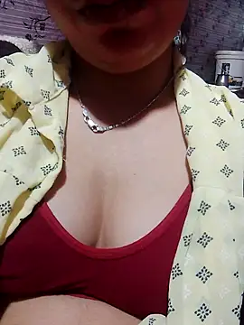 Snapshot of isha_sharma2002 chatting on November 18, 3:27 pm isha sharma2002 online show from November 18, 3:27 pm