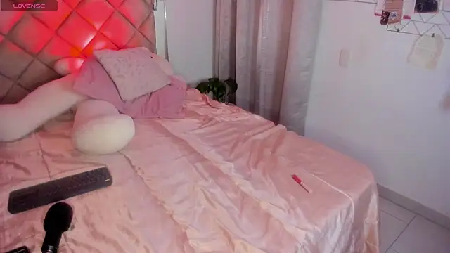 Snapshot of Sweettpepper25 chatting on November 25, 11:16 pm Sweettpepper25 online show from November 25, 11:16 pm