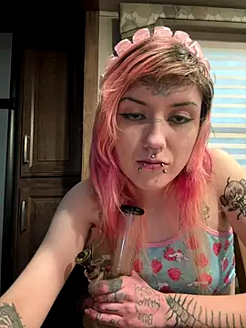 needlefaceUwU online show from November 13, 11:25 pm