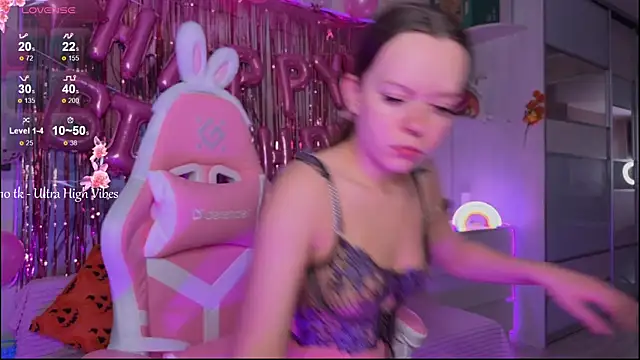 CheekySashaCharm online show from December 15, 3:33 am