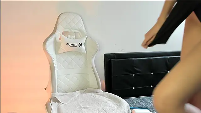 nicolvibes 212 online show from December 19, 7:32 pm