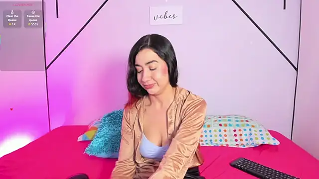 VictoriaRouge  online show from November 25, 1:00 pm