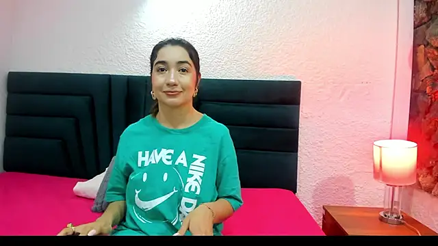 VictoriaRouge  online show from January 18, 4:05 am