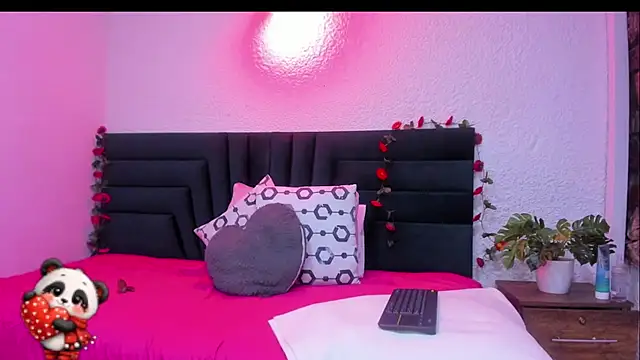 VictoriaRouge  online show from February 15, 4:31 am