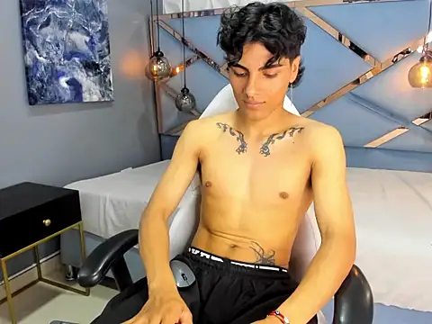 MattFiore online show from November 29, 6:33 pm