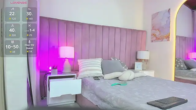 Valentino moretti online show from March 7, 11:40 am