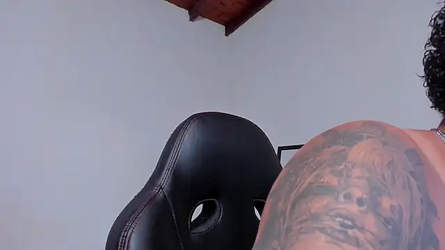 LuigiVitale 1 online show from March 20, 1:10 am