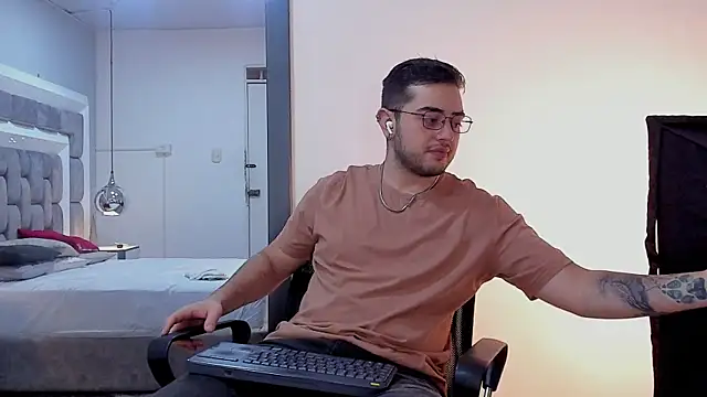 Ethan Greys online show from December 22, 3:47 am