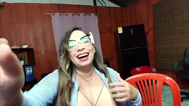 Snapshot of aliciasoy chatting on December 16, 12:48 am aliciasoy online show from December 16, 12:48 am