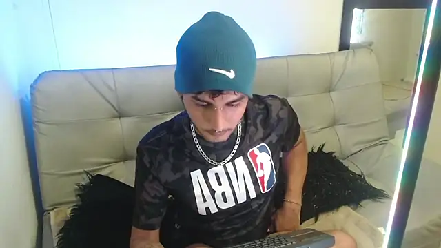 Snapshot of Brunicci chatting on November 14, 7:18 am Brunicci online show from November 14, 7:18 am