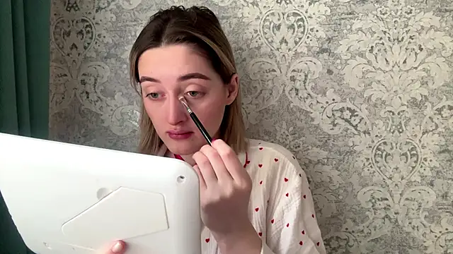 Emily lyy online show from December 18, 10:54 am